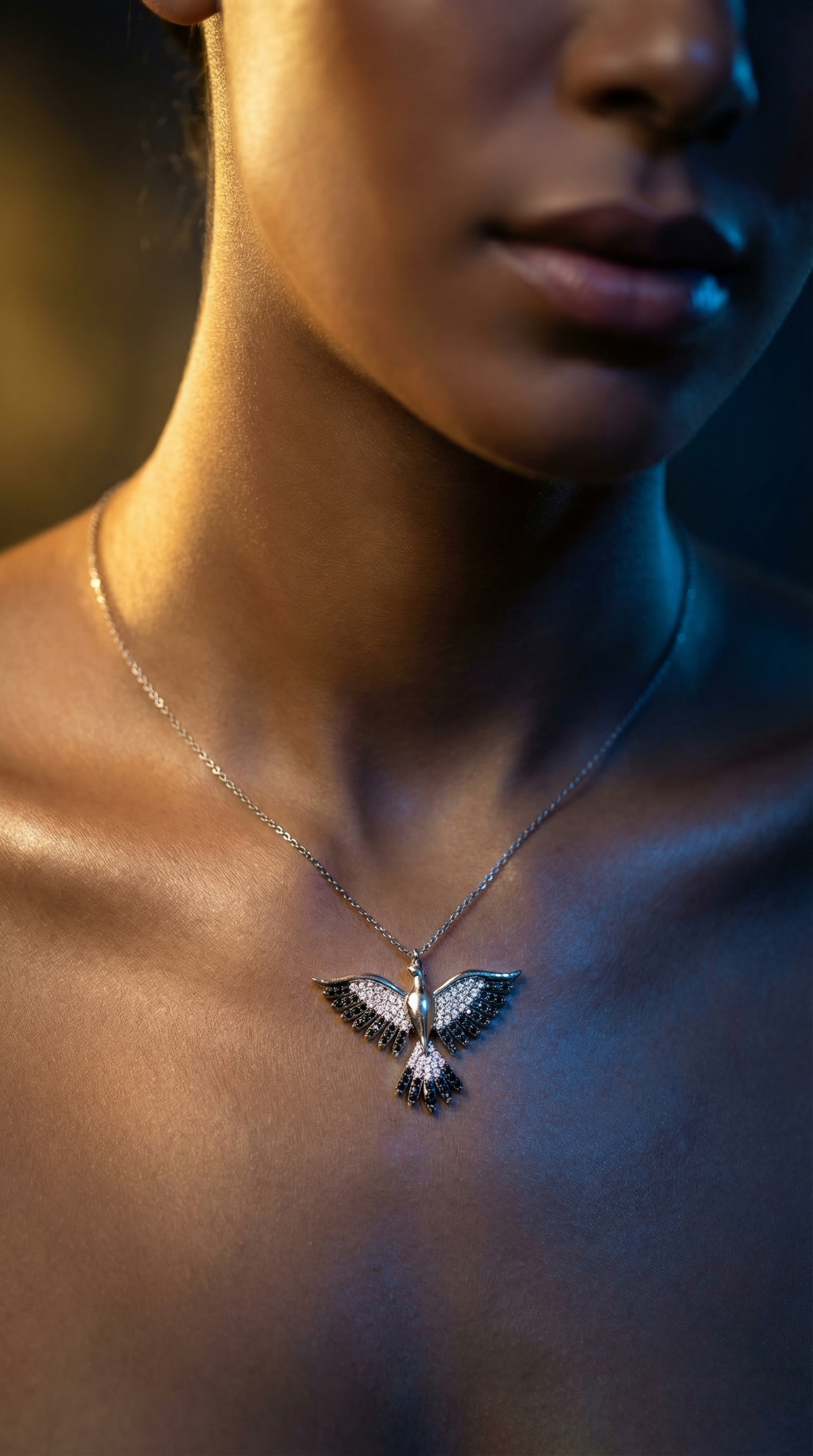 925 Ayar Gümüş Zümrüdüanka Kuşu Figürlü Siyah Beyaz Taşlı Kadın Kolye – Özel Tasarım, Zarif Hediyelik